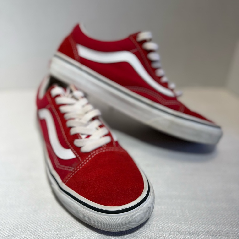 Vans Red and White Old Skool Sneakers men’s 6.5 women’s 8